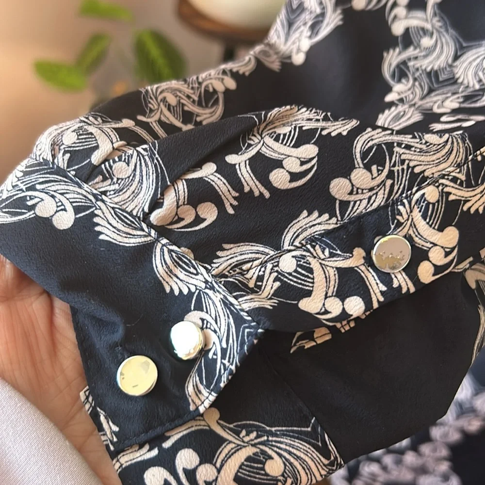 The Limited 3/4 length sleeves, black and crème blouse - Picture 7 of 8